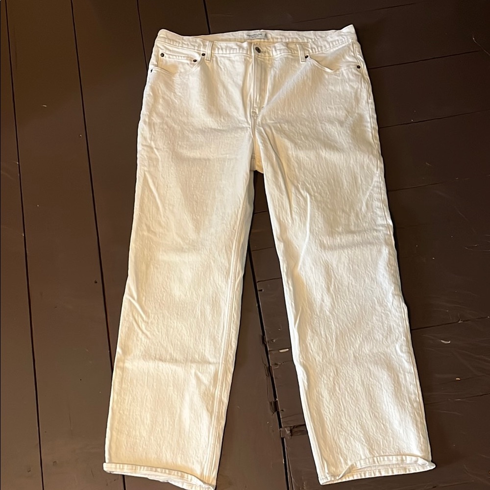 Abercrombie & Fitch Off-White Relaxed Jeans